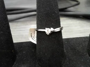 10K WHITE ZIRCON AND DIA TWIST