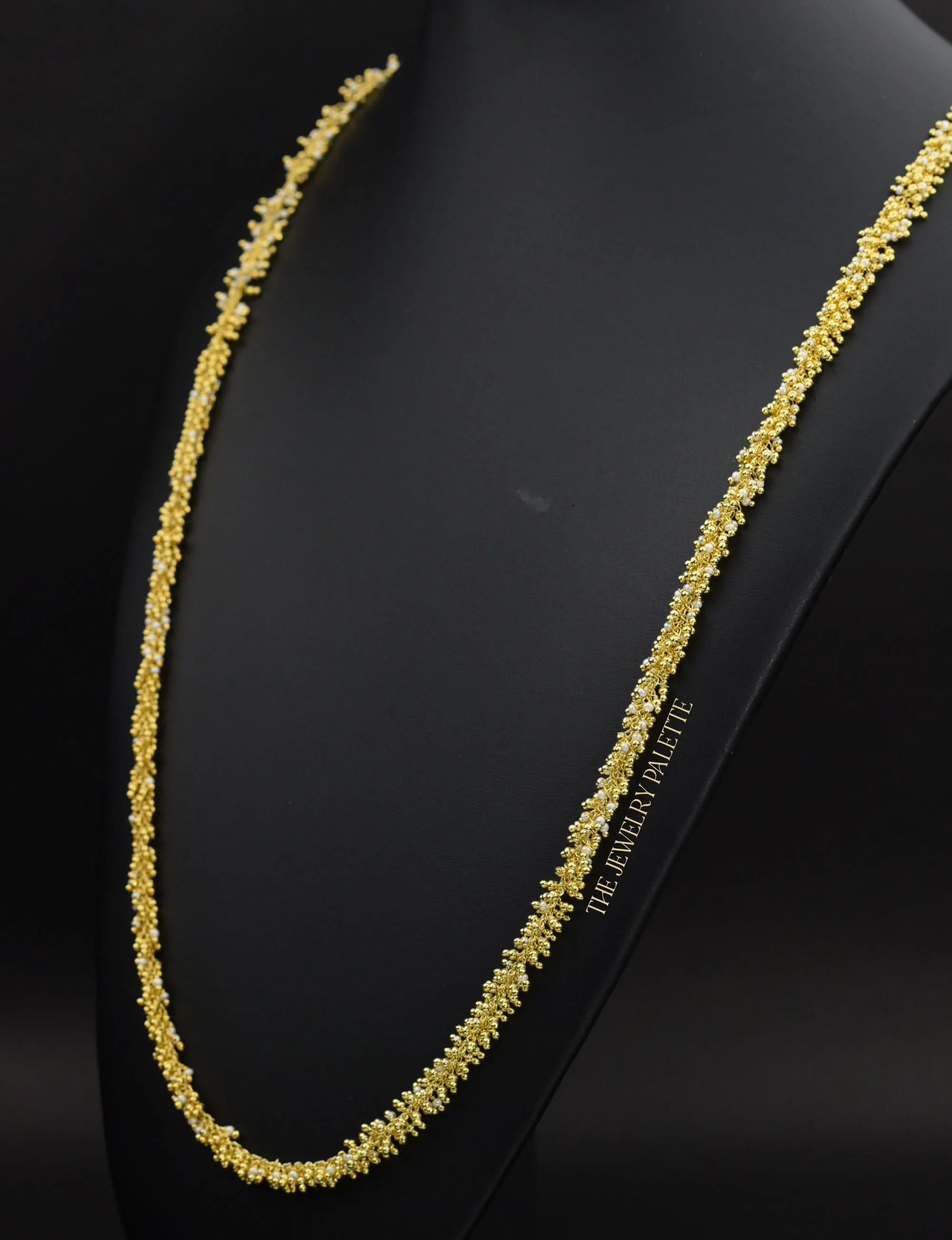 Amira luxurious white pearl and gold necklace