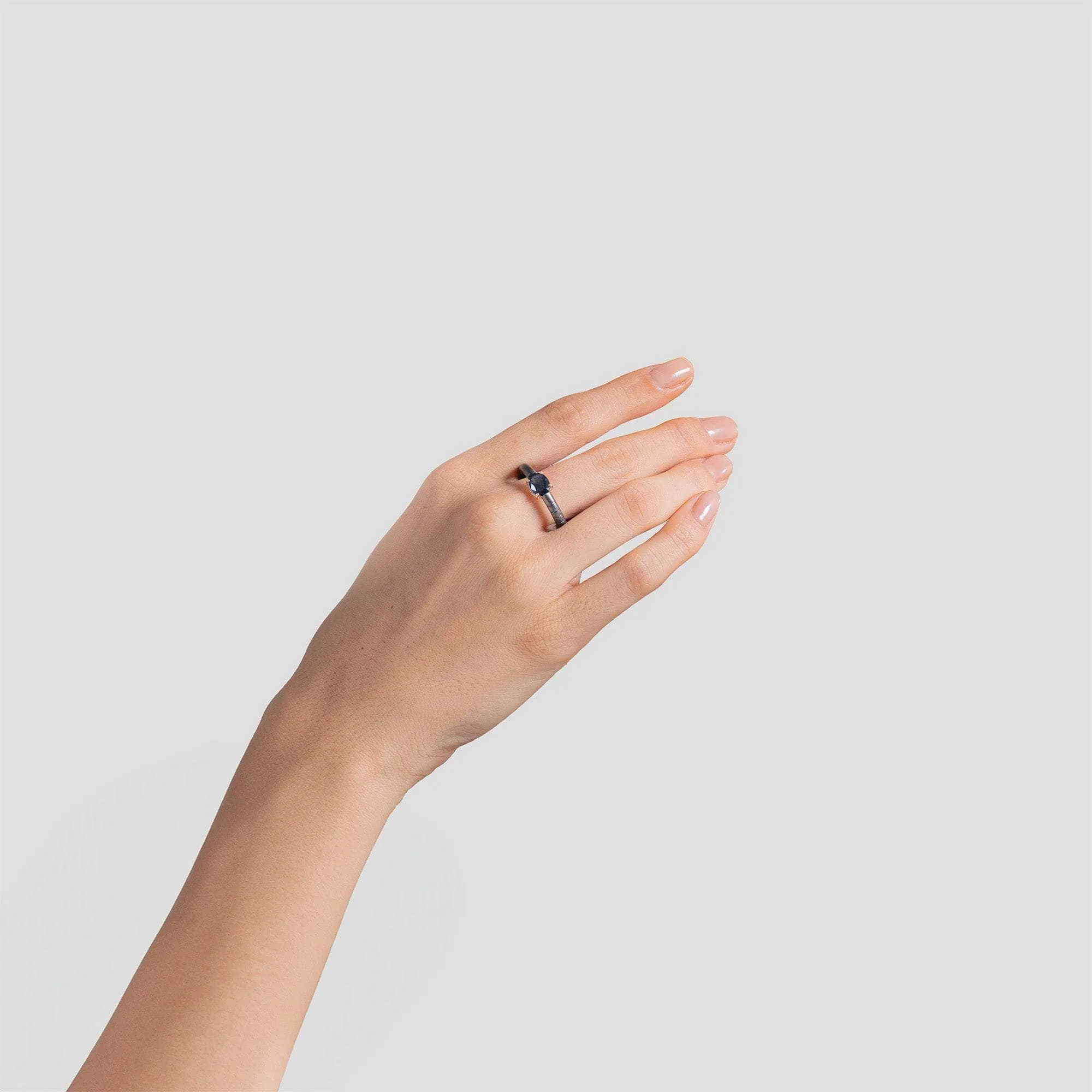 Ariadne Blue Sapphire Ring (Black Rhodium)
