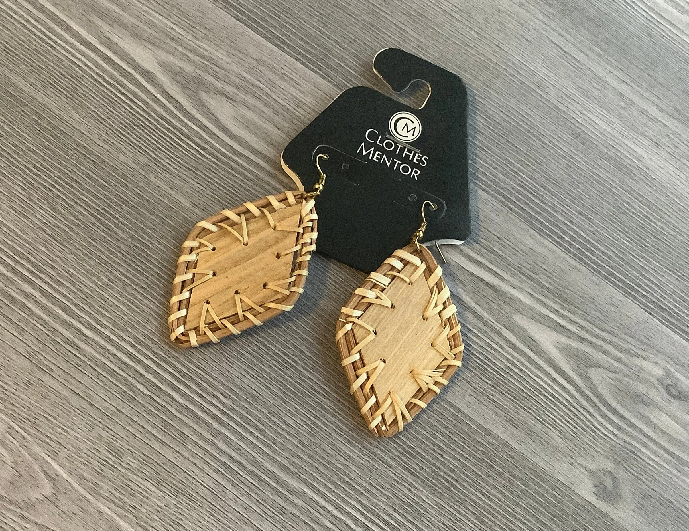 Earrings Dangle/drop Clothes Mentor