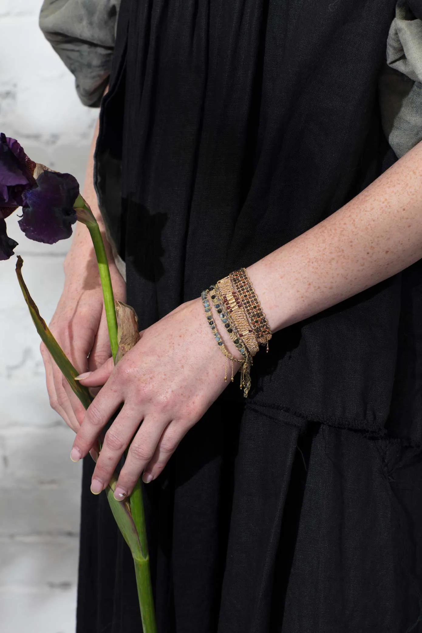 Hand loom gold plated bracelet - Arya-Garnet