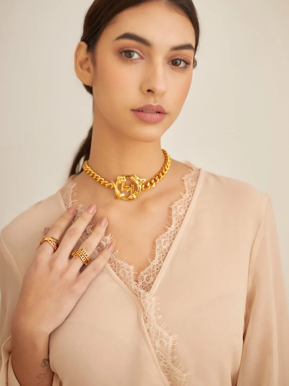 O.H. V Choker