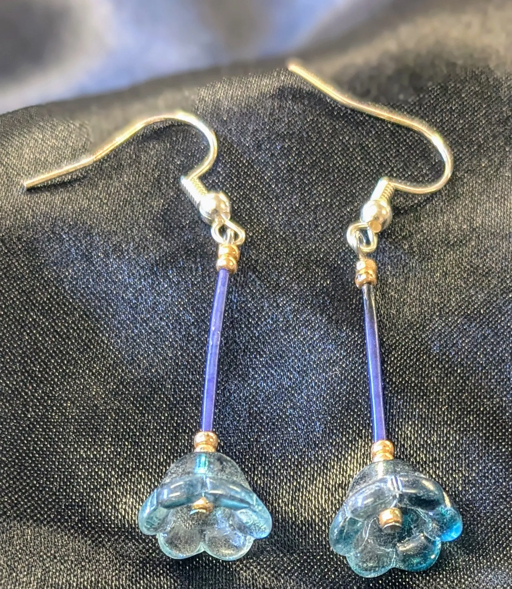 Quill Dangle Earrings w/ Flower