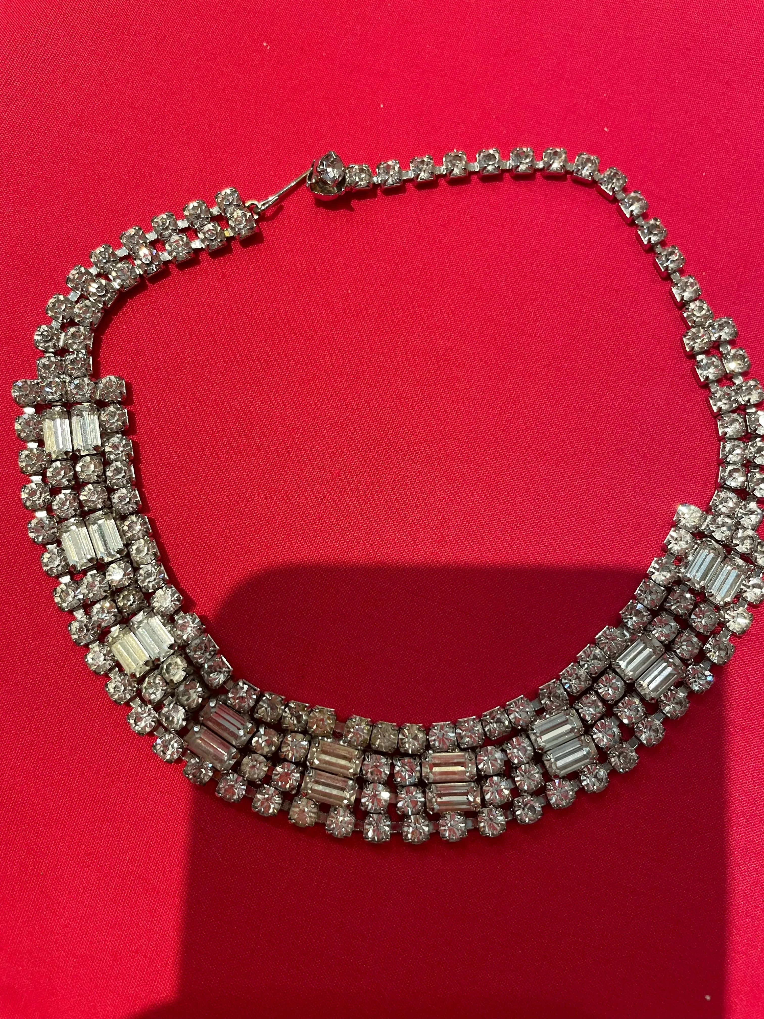 Weiss Rhineston Choker