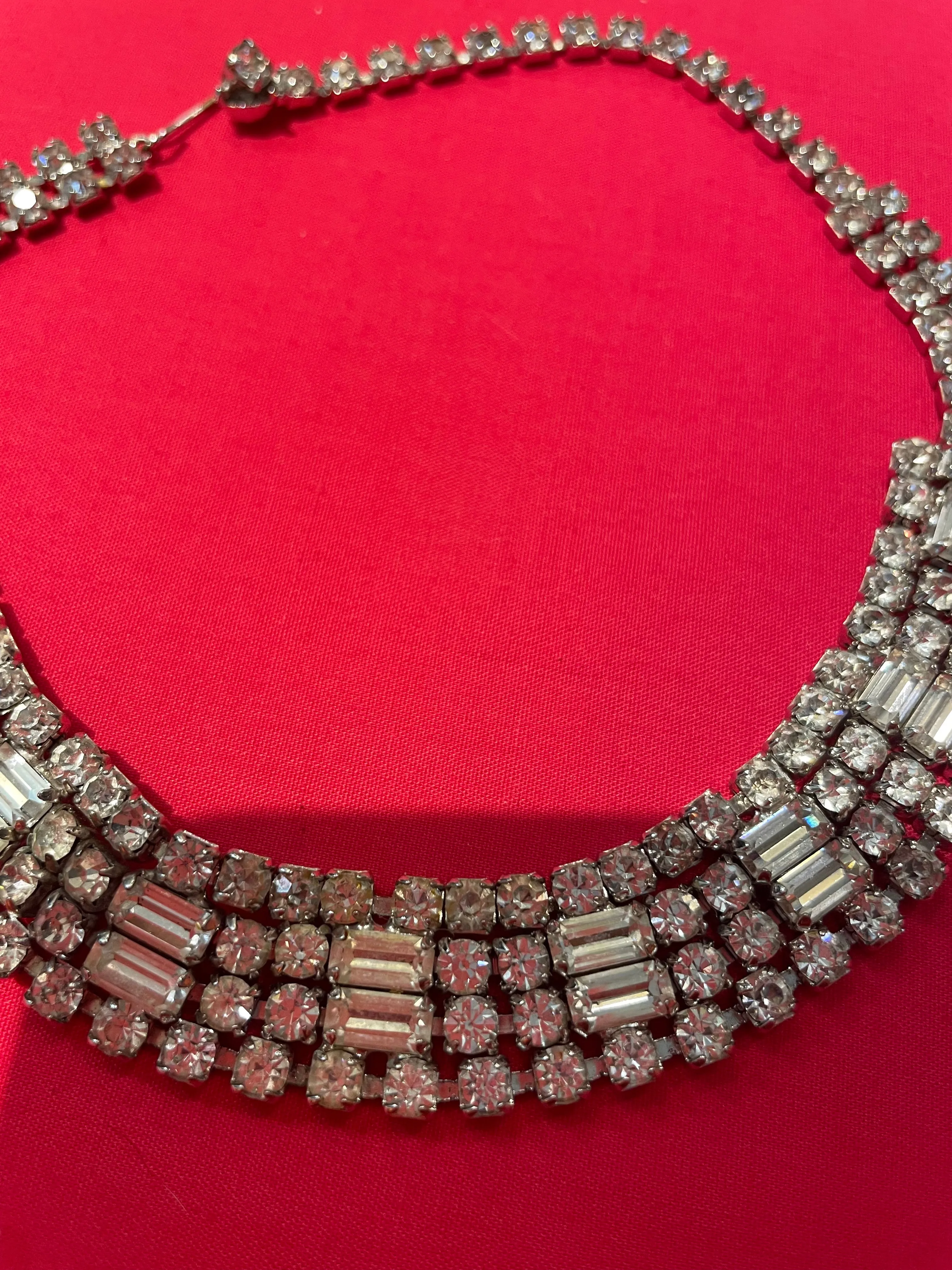 Weiss Rhineston Choker