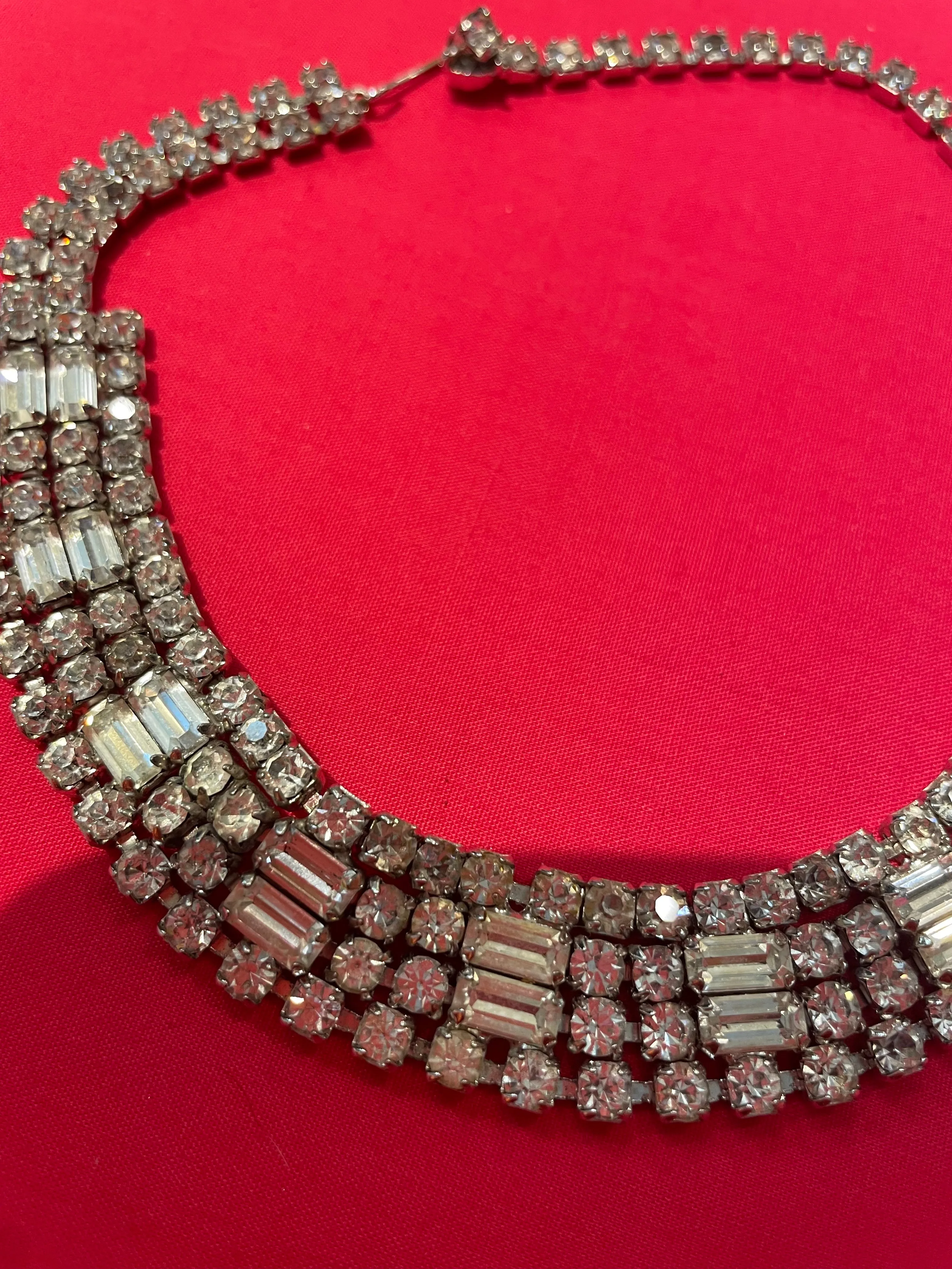 Weiss Rhineston Choker
